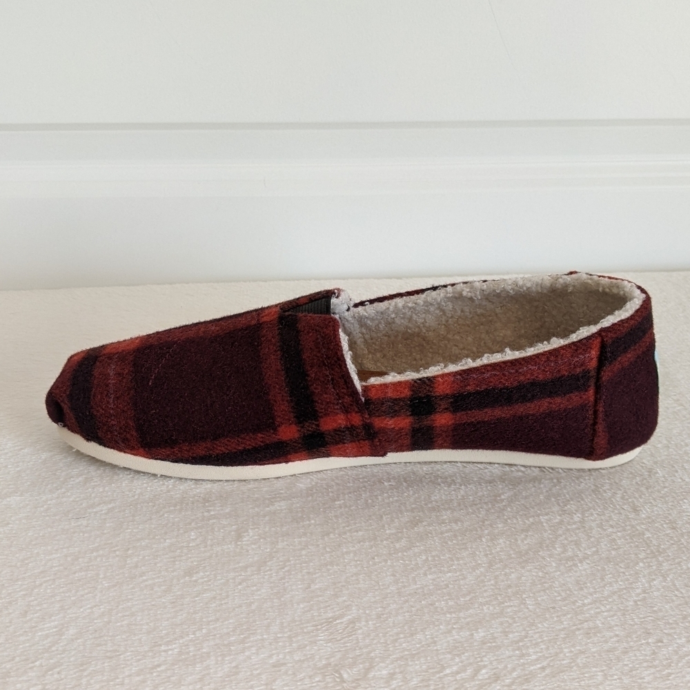 TOMS Slip On Flats Belmont Wool Blend Red Plaid Upper Faux Shearling Lined 9 NWT - Picture 4 of 13